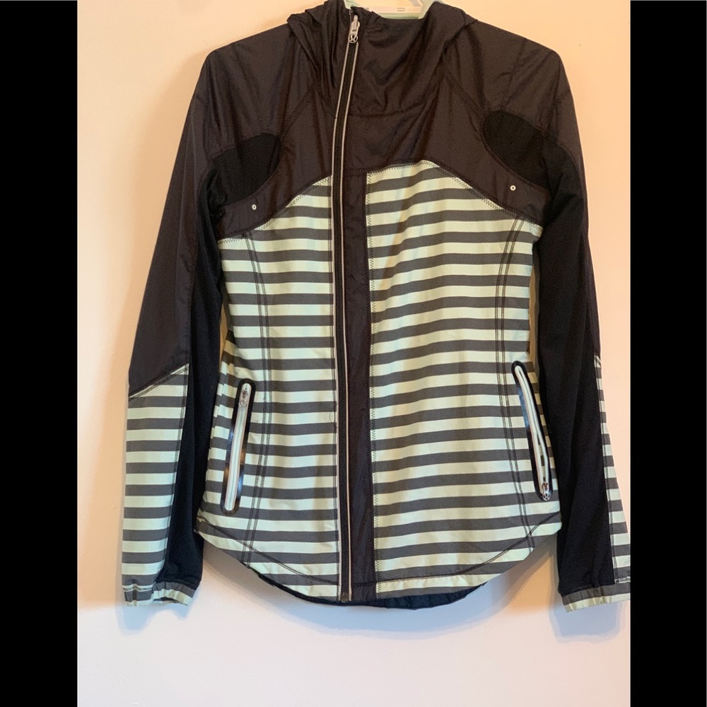 NWOT Lululemon Run: Get Up And Glow Jacket *Reflective 360 Sea Stripe Mint/Black - Picture 8 of 12